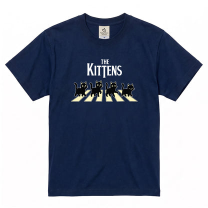 THE KITTENS | 横断歩道 ゆるかわ 子猫 パロディTシャツ【猫好き・愛猫家・イベント・ギフトに最適】