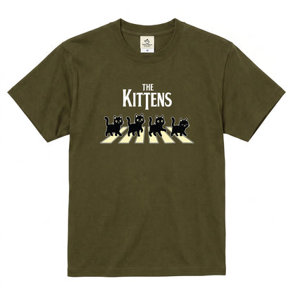 THE KITTENS | 横断歩道 ゆるかわ 子猫 パロディTシャツ【猫好き・愛猫家・イベント・ギフトに最適】
