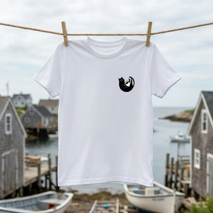 CAT & COFFEE | 手描き風 ワンポイント 黒猫 コーヒーカップ ミニマル グラフィック Tシャツ【猫雑貨・普段着・きれいめ・ユニセックス・ギフトに最適】