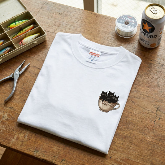 CATS IN TEACUP | クラシカル 洋風 ティーカップ ワンポイント 黒猫 グラフィック Tシャツ【猫雑貨・普段着・きれいめ・ユニセックス・ギフトに最適】