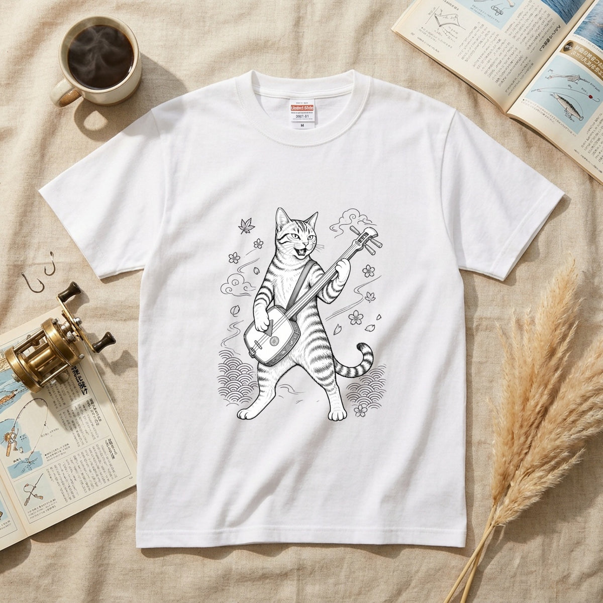 三味線猫 | 三味線 猫 和風 浮世絵風 イラスト Tシャツ【猫好き・和柄・伝統芸能・誕生日ギフトに最適】