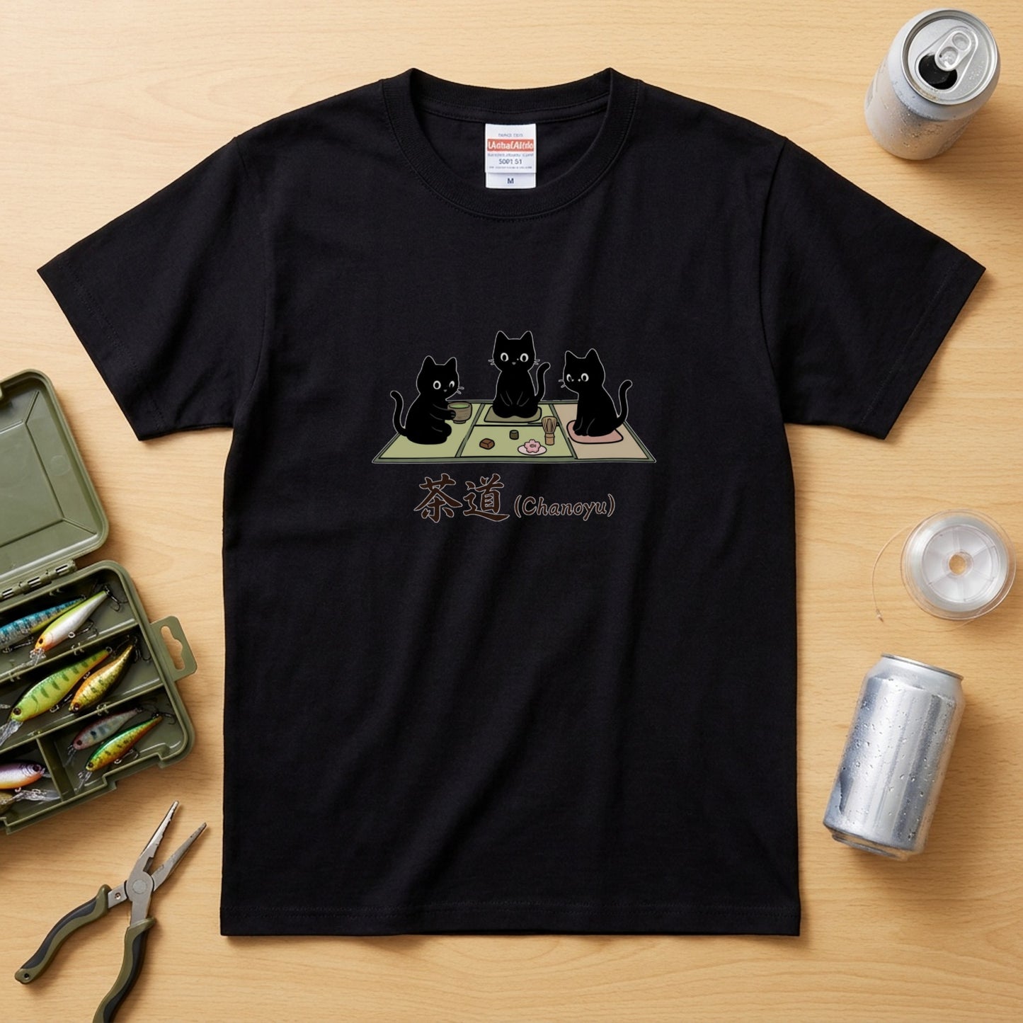 CHANOYU CATS | 手描き風 黒猫 茶道 抹茶スイーツ レトロ和風 グラフィック Tシャツ【猫雑貨・普段着・ルームウェア・ユニセックス・ギフトに最適】