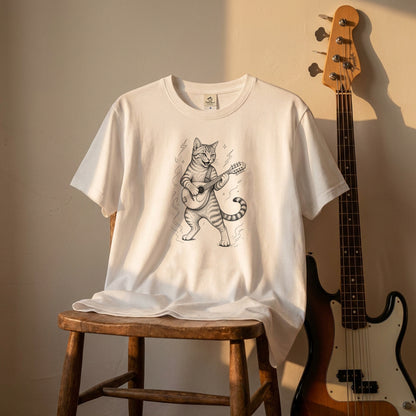 マンドリンキャット | かわいい猫 マンドリン 演奏 イラスト Tシャツ【猫好き・音楽好き・誕生日ギフトに最適】