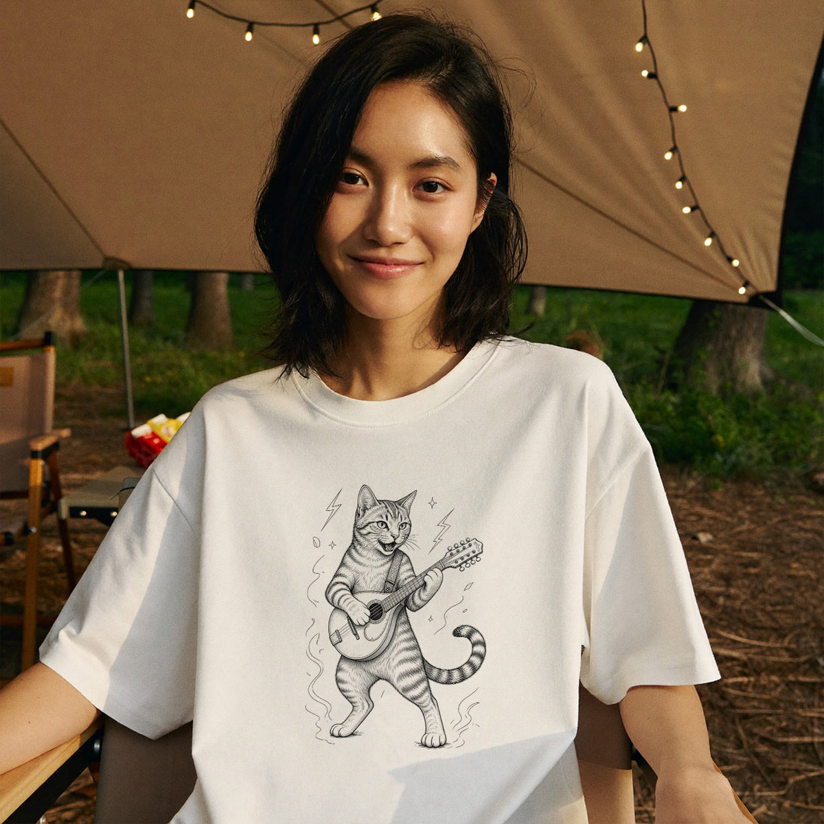 マンドリンキャット | かわいい猫 マンドリン 演奏 イラスト Tシャツ【猫好き・音楽好き・誕生日ギフトに最適】