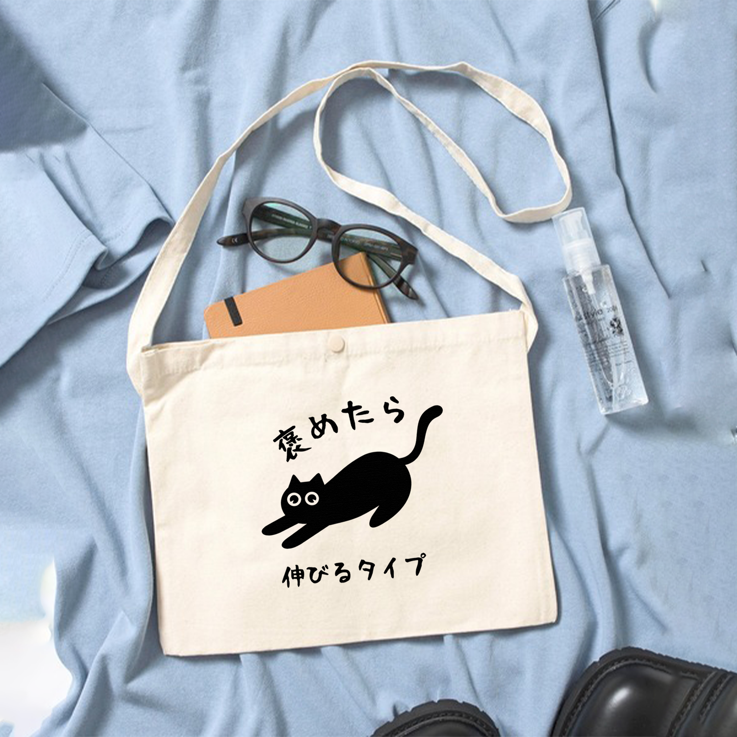猫イラスト レギュラー キャンバス サコッシュ 褒めたら伸びるタイプ
